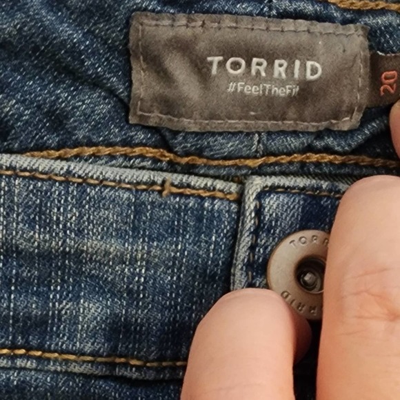 Torrid boho High Rise Raw Hem Shorts medium wash plus size 20 - Picture 9 of 9